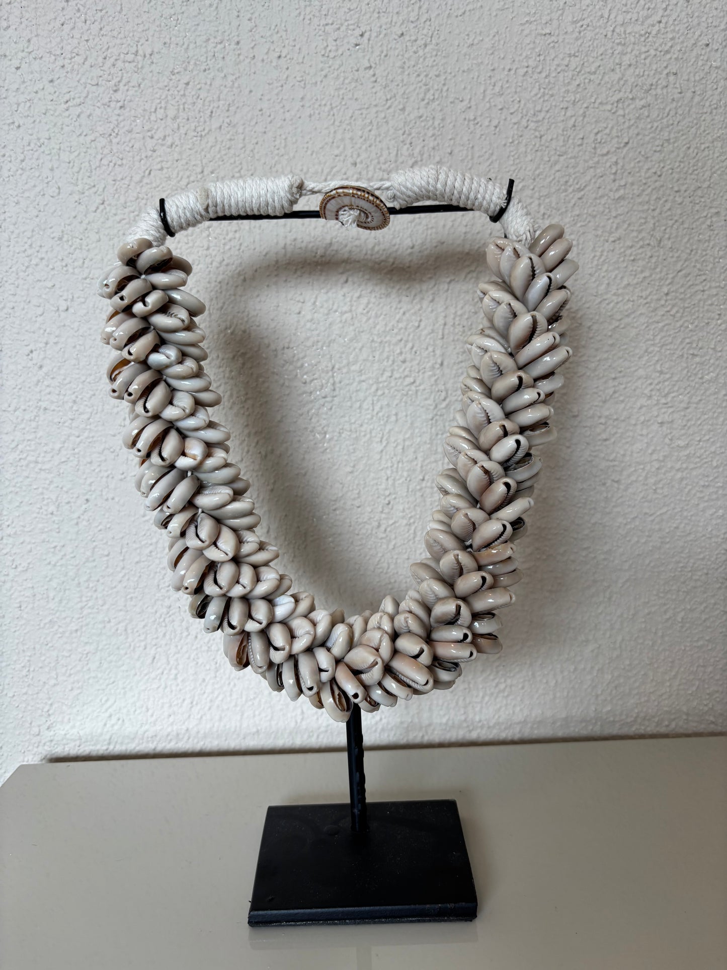 Ornament Indonesische Schelpenketting J81 Pole to Pole