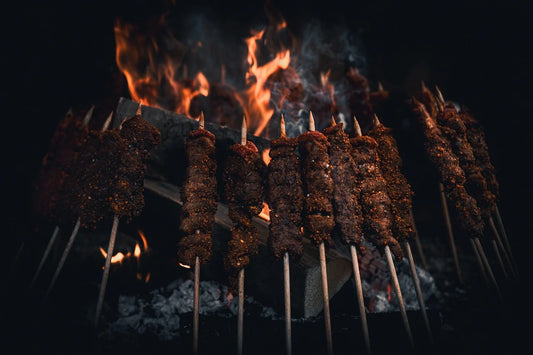 Geniet van een sfeervolle winterbarbecue met heerlijke gegrilde gerechten, warme drankjes en knusse verlichting. Ontdek tips en inspiratie voor het organiseren van de ultieme winter BBQ-ervaring!