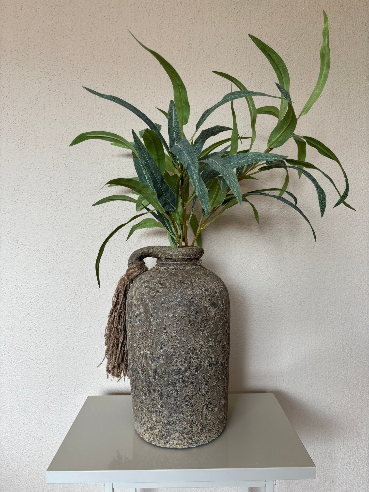 Stoere en sobere woondecoratie in natuurlijke tinten – robuuste accessoires met karakter voor een krachtig interieur