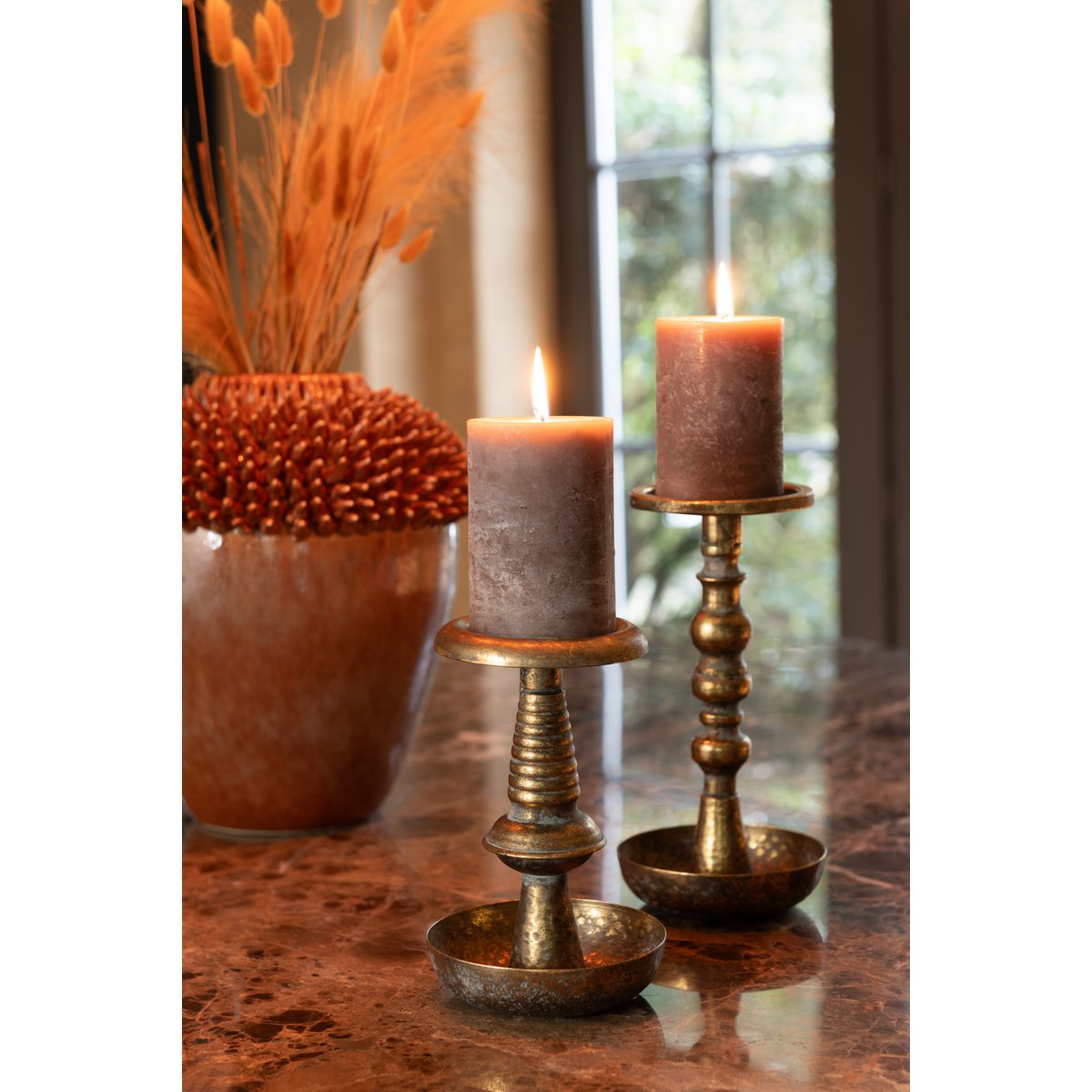 J-Line Kandelaar Jere van goud met een moderne afwerking, 19 cm hoog en 11,7 cm breed, elegante kaarsenhouder voor sfeervolle verlichting in elk interieur.