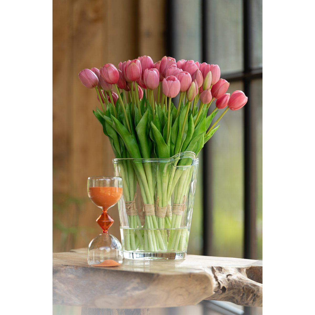 J-Line boeket met 7 grote tulpen in roze, gemaakt van hoogwaardig PU, perfect als onderhoudsvrije en elegante decoratie voor het interieur.