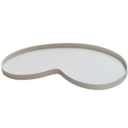 Ben je op zoek naar een stijlvol dienblad dat jouw interieur direct een upgrade geeft? Dit&nbsp;Beige Kidney Dienblad&nbsp;in de organische bonenvorm is de perfecte keuze! De luxe gouden kleur en de unieke vorm maken het tot een echte blikvanger die de aandacht trekt in elke ruimte.

Dit dienblad is niet alleen een prachtig decoratief item, maar ook erg praktisch. Gebruik het om kaarsen, vazen of andere accessoires elegante tentoon te stellen. Het dienblad is gemaakt van stevig metaal, waardoor het garant s