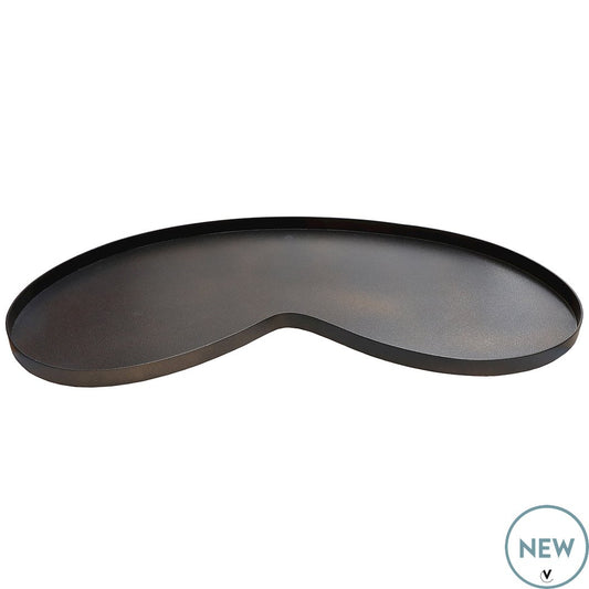 Ben je op zoek naar een stijlvol dienblad dat jouw interieur direct een upgrade geeft? Dit Bronzen Kidney Dienblad&nbsp;in de organische bonenvorm is de perfecte keuze! De luxe gouden kleur en de unieke vorm maken het tot een echte blikvanger die de aandacht trekt in elke ruimte.

Dit dienblad is niet alleen een prachtig decoratief item, maar ook erg praktisch. Gebruik het om kaarsen, vazen of andere accessoires elegante tentoon te stellen. Het dienblad is gemaakt van stevig metaal, waardoor het garant staa