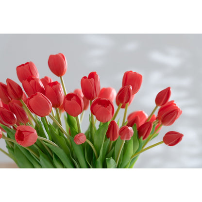 J-Line boeket met 5 medium tulpen in koraalroze, gemaakt van hoogwaardig PU, perfect als onderhoudsvrije decoratie voor het interieur.