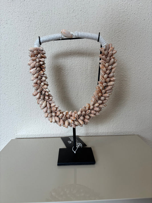 Ornament Indonesische Schelpenketting Pole to Pole