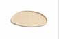 Ovaal dienblad in sandkleur met ruwe afwerking, minimalistisch design op witte achtergrond, verkrijgbaar in maat S en M
