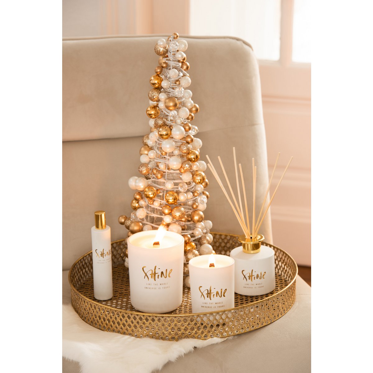 J-Line kerstboom van kunststof in ecru en goud, 70 cm, luxe en elegante kerstdecoratie.